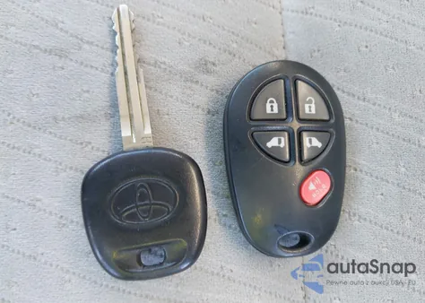 2016 Toyota Sienna Le 8 Passenger z USA, uszkodzony, nr VIN 5TDKK3DC9GS700499